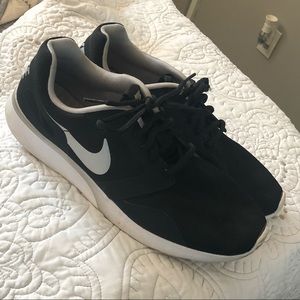 Black Women’s Nike shoes